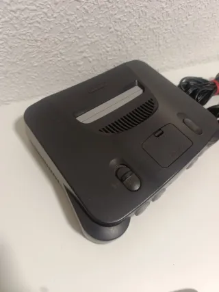 Consola Nintendo 64 Completa con Mando Rojo