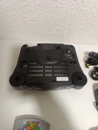 Consola Nintendo 64 Completa con Mando Rojo