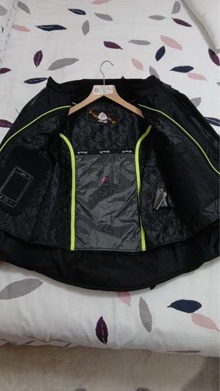 Chaqueta de moto negra nueva