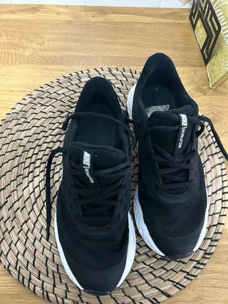 Zapatillas Nike Revolution Negras Talla 42