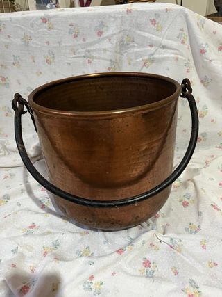 Caldero u olla antiguo de cobre