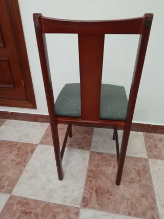 5 sillas de madera con asiento tapizado