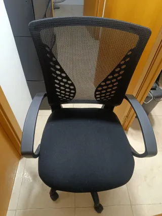 Silla de oficina negra