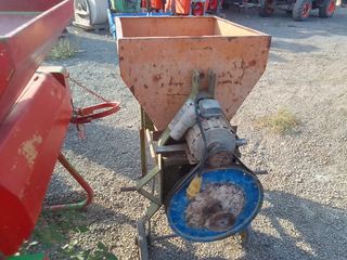 Máquina peladora de almendras eléctrica