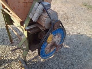 Máquina peladora de almendras eléctrica