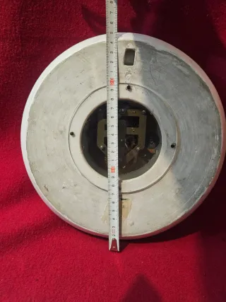 Reloj antiguo de pared de porcelana. Funciona.