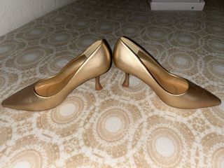 Zapatos tacón dorado talla 37
