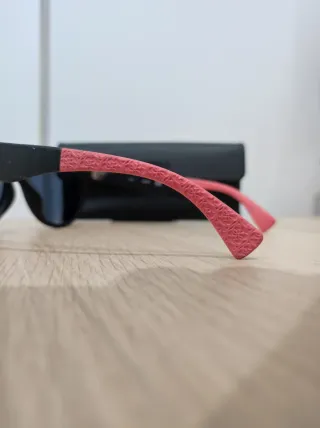 Gafas de sol Guess negras y rosas