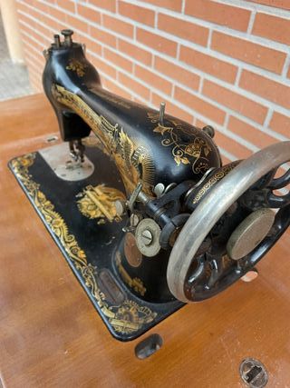 Máquina de coser Singer antigua