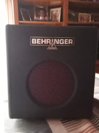 Bajo Stagg + Amplificador Behringer