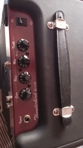 Bajo Stagg + Amplificador Behringer