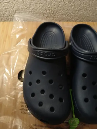 Crocs azul oscuro talla 45-46.