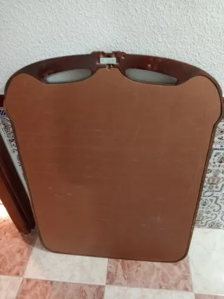 Espejo de madera con marco curvo