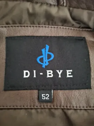 Cazadora de cuero marrón