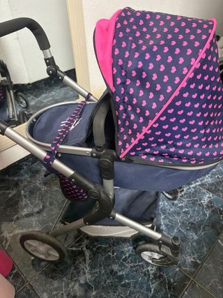 Cochecito de juguete con unicornio