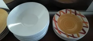 Vajilla variada: platos y cuencos