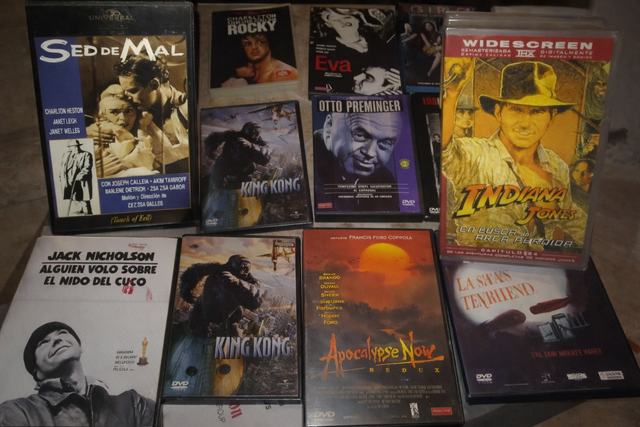 Regalo o Trueque 400 Películas y Series DVD / VHS.