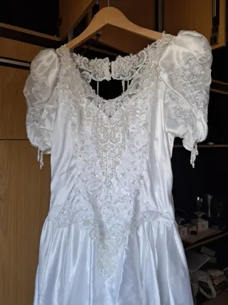 Traje de Novia Blanco con Encaje y Perlas