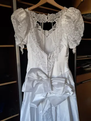 Traje de Novia Blanco con Encaje y Perlas