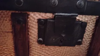 Baúl de madera y metal restaurado