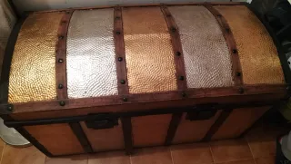 Baúl de madera y metal restaurado