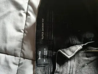 Pantalón Bershka Gris Desgastado Talla 36