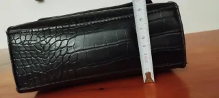 Bolso mano negro efecto piel cocodrilo