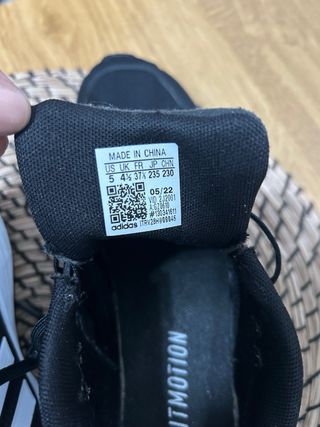 Zapatillas deportivas Adidas negras y blancas