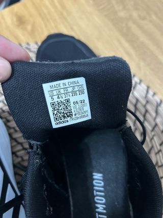 Zapatillas deportivas Adidas negras y blancas