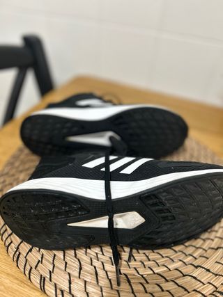 Zapatillas deportivas Adidas negras y blancas