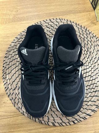 Zapatillas deportivas Adidas negras y blancas