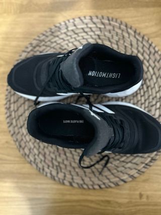 Zapatillas deportivas Adidas negras y blancas