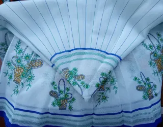 Mantel de tela azul y blanco sin estrenar