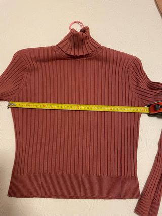 Jersey Zara canalé cuello alto rosa