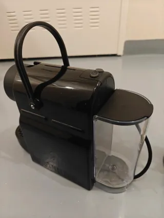 Cafetera Nespresso Inissia Negra