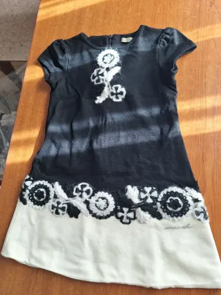 Abito nero e bianco decorazioni floreali Mimisol