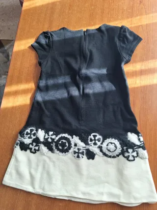 Abito nero e bianco decorazioni floreali Mimisol