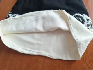 Abito nero e bianco decorazioni floreali Mimisol