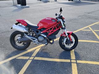 Ducati Monster 696 Roja