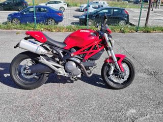 Ducati Monster 696 Roja