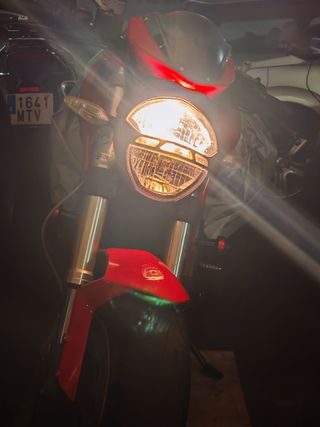 Ducati Monster 696 Roja