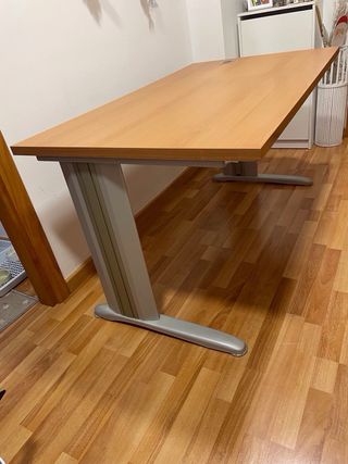 Escritorio marrón 140cm