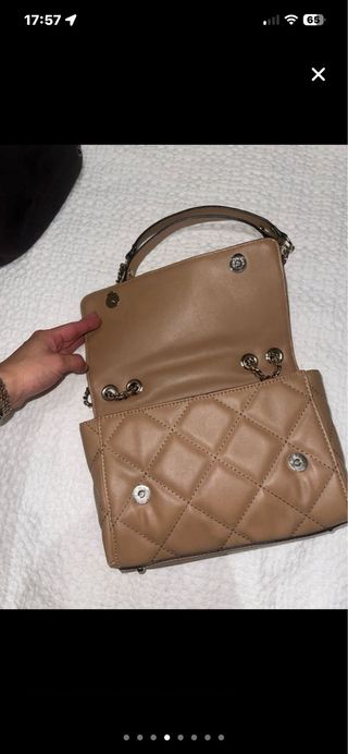 Bolso Guess acolchado cadena