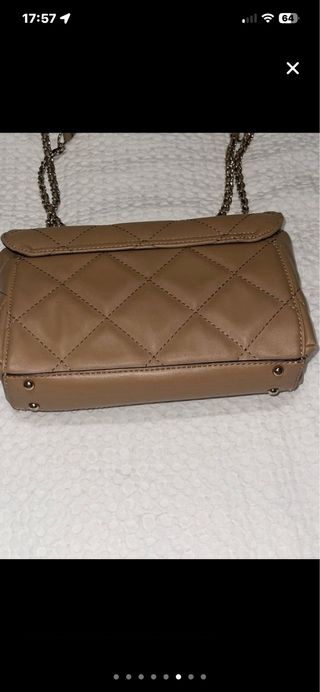 Bolso Guess acolchado cadena