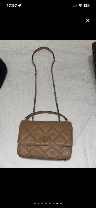 Bolso Guess acolchado cadena