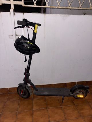 Patinete Eléctrico Xiaomi con casco de regalo.