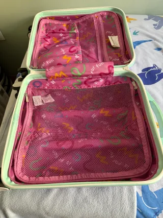 Maleta infantil con ruedas y diseño de conejo