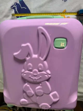 Maleta infantil con ruedas y diseño de conejo