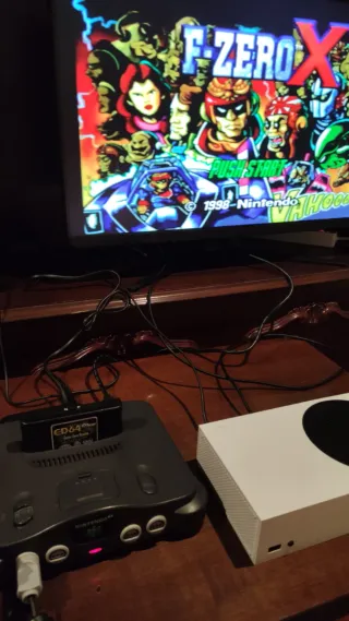Nintendo 64 Negra + Expansión + 2 Mandos