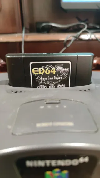 Nintendo 64 Negra + Expansión + 2 Mandos